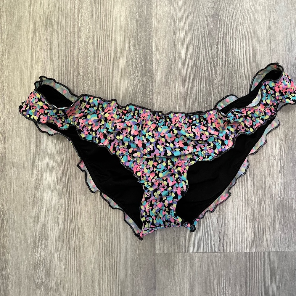 Victoria’s Secret ruffle ruched back confetti print bikini bottoms size small
